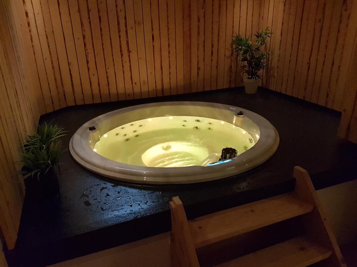 Jacuzzi & Sauna Villa Tzummarum Buitenkant foto