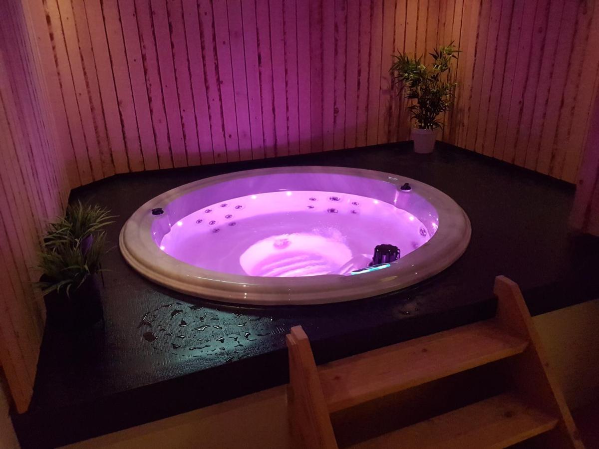 Jacuzzi & Sauna Villa Tzummarum Buitenkant foto