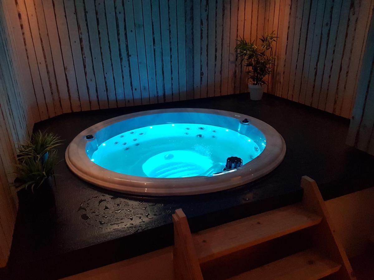 Jacuzzi & Sauna Villa Tzummarum Buitenkant foto