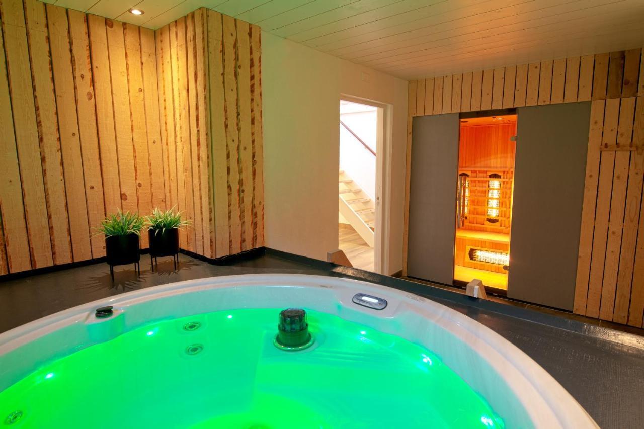 Jacuzzi & Sauna Villa Tzummarum Buitenkant foto